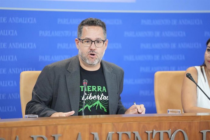 El portavoz de Adelante Andalucía, José Ignacio GarcÍa, durante la  rueda de prensa de los grupos parlamentarios tras la sesión constitutiva del Parlamento que se desarrolló el pasado jueves. A 17 de junio de 2026 en Sevilla (Andalucía, España).