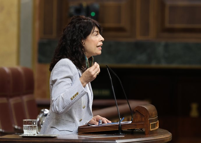 La ministra de Igualdad, Ana Redondo, interviene durante una sesión de control al Gobierno, en el Congreso de los Diputados, a 17 de junio de 2026, en Madrid (España).