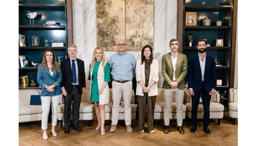 Adaptaci%C3%B3n+continua%2C+uso+cr%C3%ADtico+de+la+tecnolog%C3%ADa+y+formaci%C3%B3n%2C+claves+empresariales+en+la+era+de+la+disrupci%C3%B3n