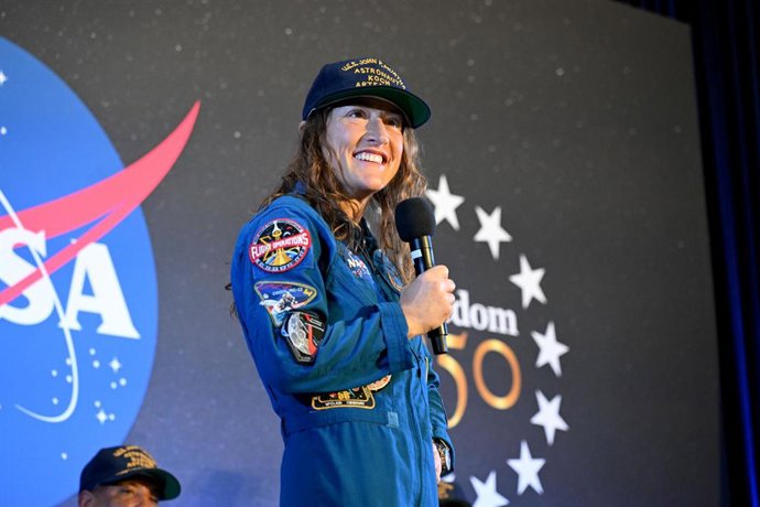 Archivo - Arquivo - A especialista Christina Koch, da tripulação da missão Artemis II da NASA, concede declarações à imprensa no Centro Espacial Johnson da NASA, em 11 de abril de 2026, em Houston, Texas (EUA). A tripulação, composta pelos astronautas