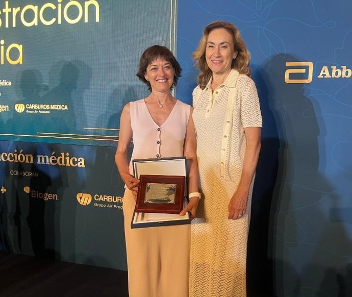 La consejera de Salud, María Martín, recoge el premio