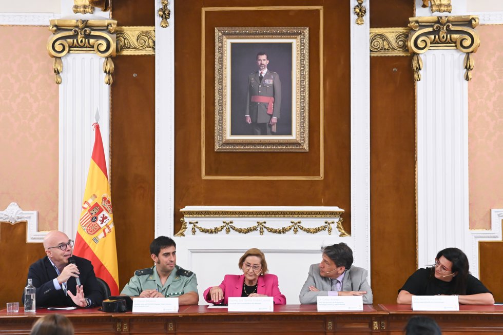 (I-D) El asesor empresarial Diego Antoñanzas, el  jefe del EMUME Central de la Guardia Civil, Daniel Moreno, la fiscal de Menores, Teresa Gisbert, el jefe del Servicio de Psiquiatría Infantil del Hospital la Paz, Celso Arango,  y la  abogada y 