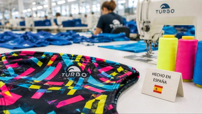 Turbo defiende el valor técnico de los bañadores fabricados en España frente a la producción deslocalizada