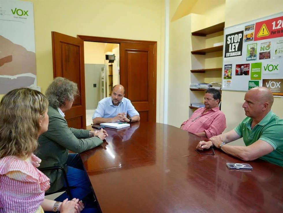 Reunión del portavoz adjunto de Vox se reúne con la asociación de comerciantes Alcentro
