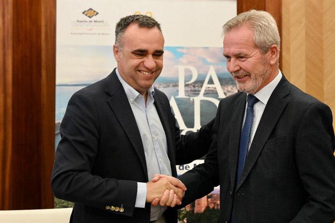 El presidente de la Diputación de Granada, Francis Rodríguez, ha trasladado el respaldo de la institución a la conexión ferroviaria entre Motril y Granada en el encuentro que ha mantenido con el presidente de la Autoridad Portuaria, José García Fuentes.