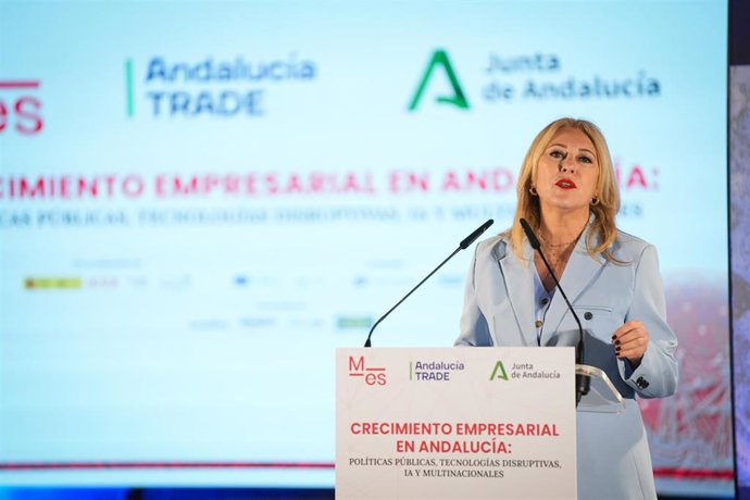 Archivo - La consejera de Economía, Hacienda, Fondos Europeos y Diálogo Social, presidenta de Andalucía TRADE y portavoz del Gobierno de la Junta de Andalucía, Carolina España, interviene en el acto. ARCHIVO.