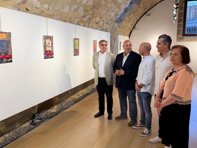 Un momento de la inauguración de la exposición.