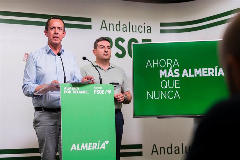 El secretario general del PSOE en Almería, José María Martín, durante la rueda de prensa.