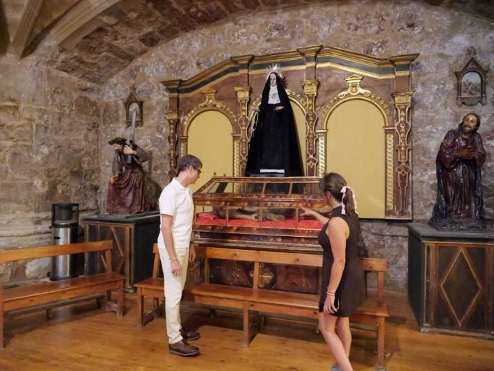 El presidente del Gobierno riojano, Gonzalo Capellán, en su visita a Nalda para visitar patrimonio restaurado