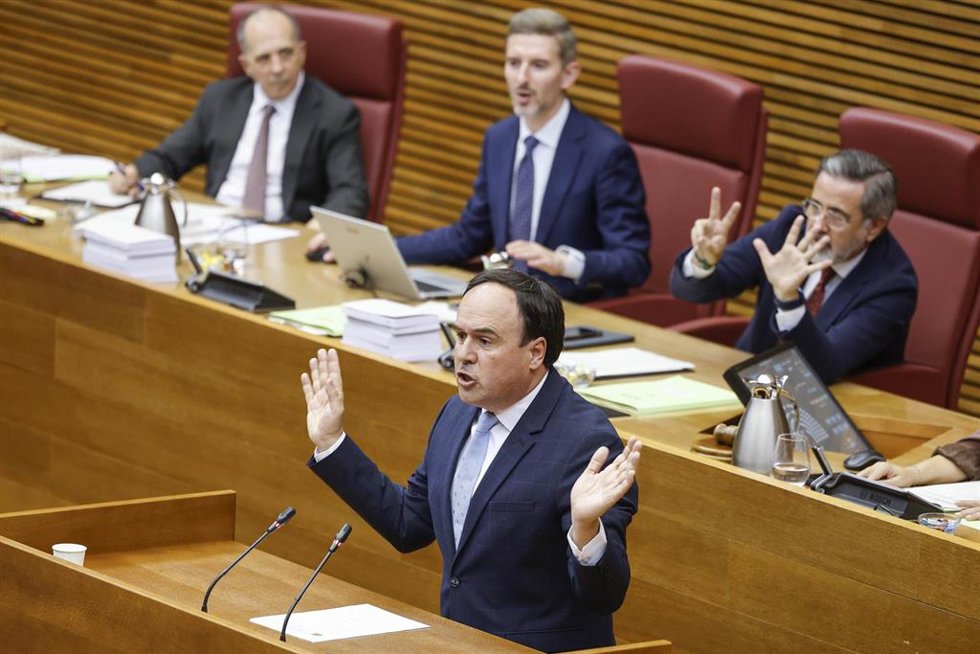 El 'president' de la Generalitat, Juanfran Pérez Llorca, en la sesión de control este miércoles en Les Corts