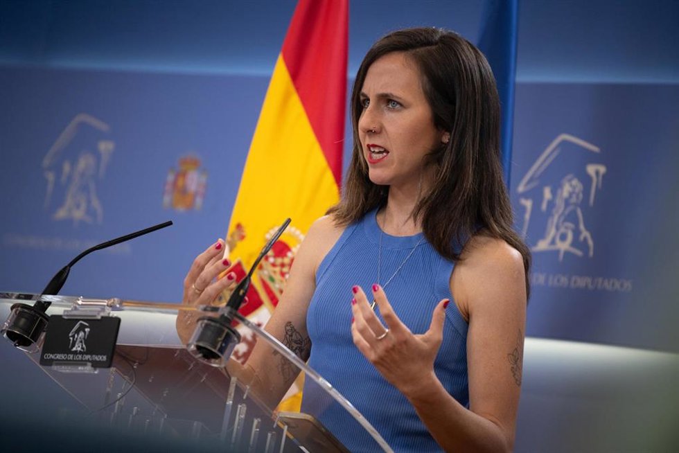 La secretaria general de Podemos, Ione Belarra, durante una rueda de prensa en el Congreso de los Diputados, a 16 de junio de 2026, en Madrid (España).