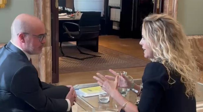 El delegado del Gobierno en Madrid, Francisco Martín, junto a la fiscal superior de la Comunidad de Madrid, Isabel Martín, durante una primera reunión en la sede de la Delegación del Gobierno