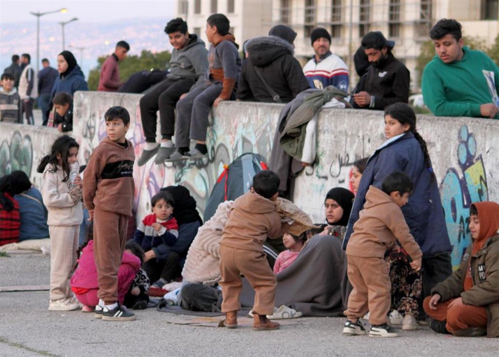 Archivo - Personas desplazadas en la capital libanesa, Beirut, a causa de las órdenes de evacuación emitidas por el Ejército de Israel en el marco de sus ataques contra Líbano