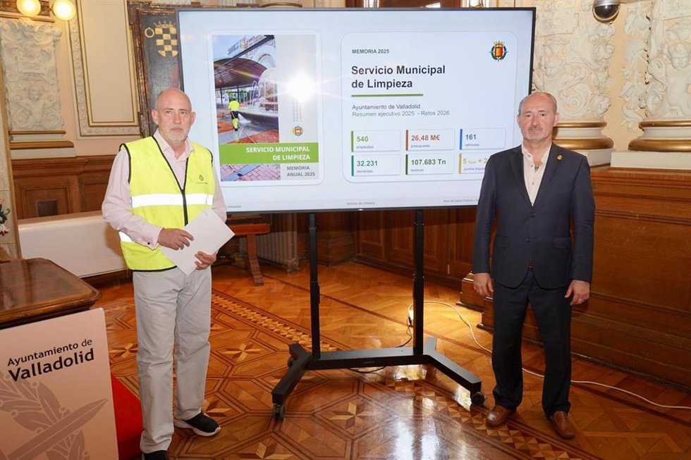 El subdirector del Servicio de Limpieza de Valladolid, José María Pérez Concellón, y el concejal de Salud Pública y Seguridad Ciudadana, Alberto Cuadrado.