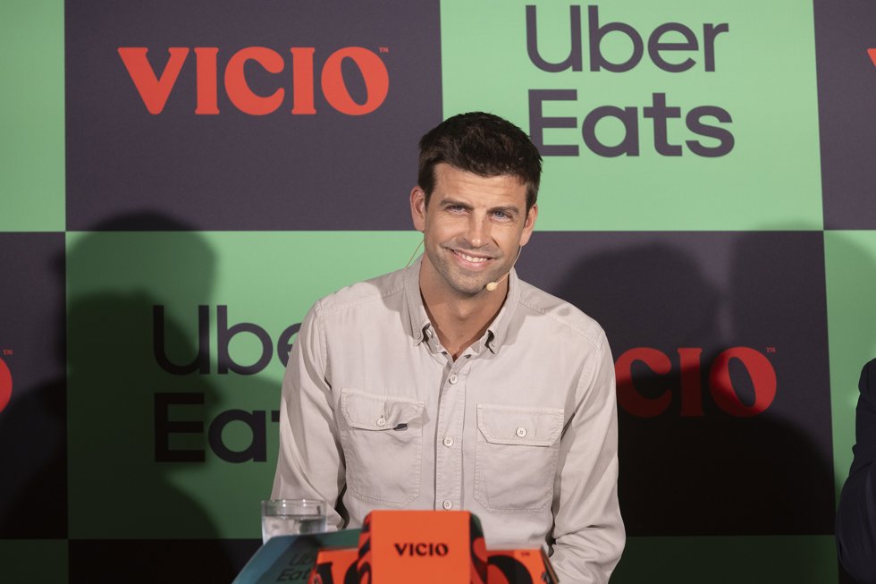 El exinternacional del FC Barcelona Gerard Piqué ha apadrinado la vinculación de la empresa española de hamburguesas Vicio con la plataforma 'online' de comida a domicilio Uber Eats.