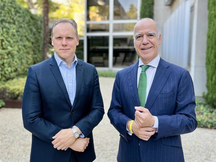 Archivo - Daniel Lacalle, economista jefe de Tressis, y José Miguel Maté, consejero delegado de Tressis.