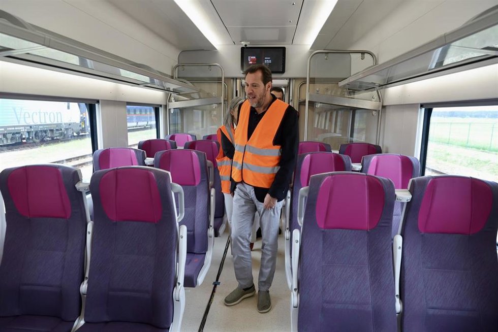 El ministro de Transportes y Movilidad Sostenible, Óscar Puente, en Republica Checa para supervisar las pruebas de 70 nuevos trenes adquiridos por Renfe, a 17 de junio de 2026.