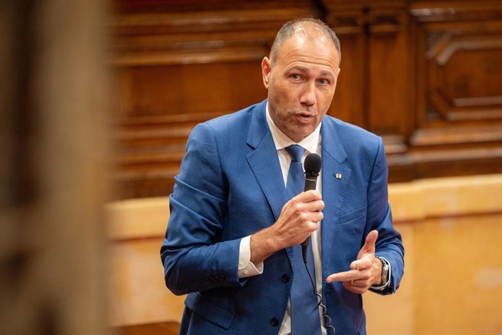 El conseller de Deportes, Berni Álvarez, durante una sesión de control al Govern, en el Parlament de Catalunya, a 17 de junio de 2026, en Barcelona, Catalunya (España). Además de sesión de control al presidente de la Generalitat, Salvador Illa, y a los co