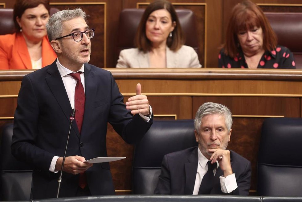 El ministro de Hacienda, Arcadi España, interviene durante una sesión plenaria en el Congreso de los Diputados, a 27 de mayo de 2026, en Madrid (España). 