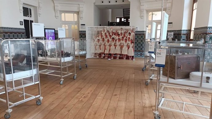 Exposición 'El cuidado a través de sus vestigios', organizada con motivo de su 50 aniversario de la Facultad de Enfermería de Gijón, en la antigua Escuela de Comercio.