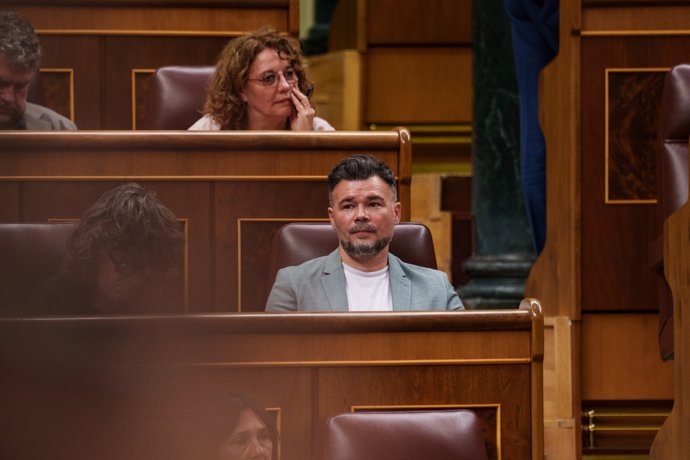 El portavoz de ERC en el Congreso, Gabriel Rufián, durante una sesión plenaria en el Congreso de los Diputados, a 16 de junio de 2026, en Madrid (España).