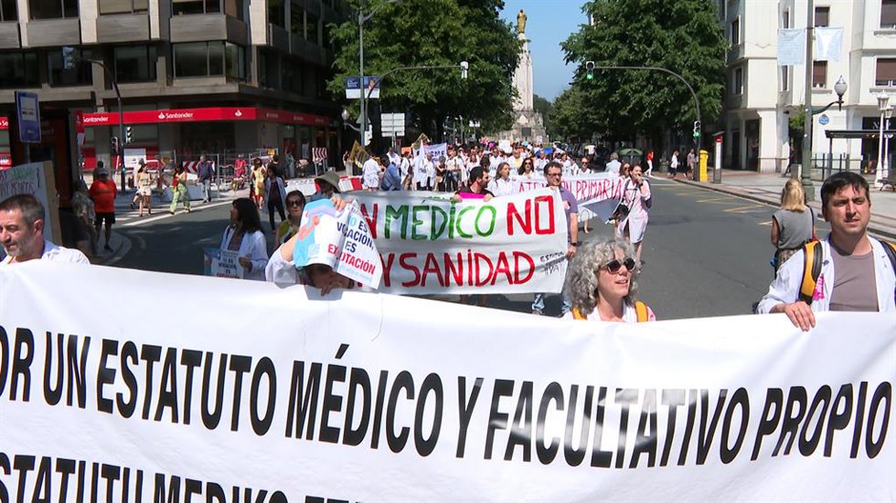 Médicos de Euskadi llevan exigiendo meses a gobiernos una negociación seria, rea