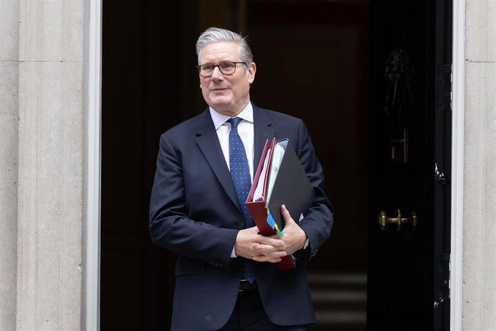 El primer ministro británico, Keir Starmer, a la salida de Downing Street. 