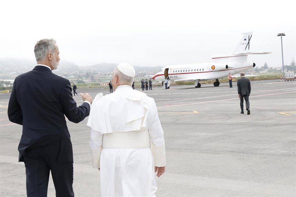 El Rey Felipe VI despide al Papa León XIV,
