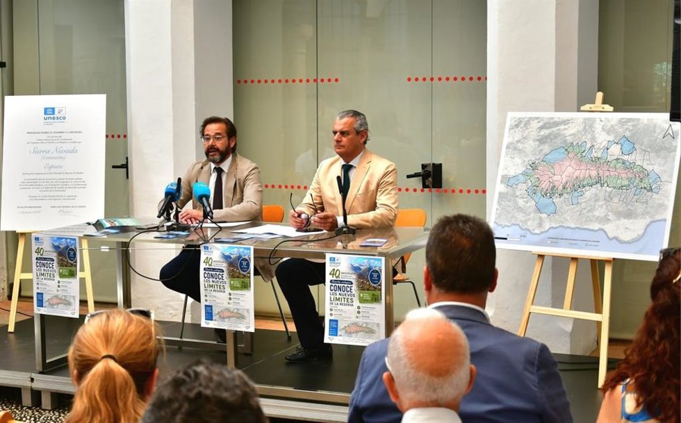 El delegado del Gobierno andaluz en Granada, Antonio Granados, asiste al acto para celebrar la declaración de Sierra Nevada como Reserva de la Biosfera.