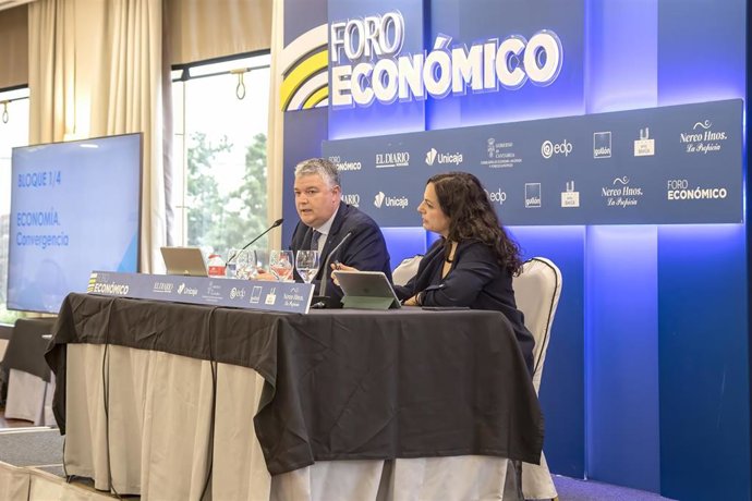 Agüeros subraya que Cantabria avanza en la convergencia económica con España y "va en la senda correcta" El Consejero De Economía, Hacienda, Fondos Europeos Y Financiación Autonómica, Luis Ángel Agüeros, Interviene En El Foro Económico De El Diario Montañés