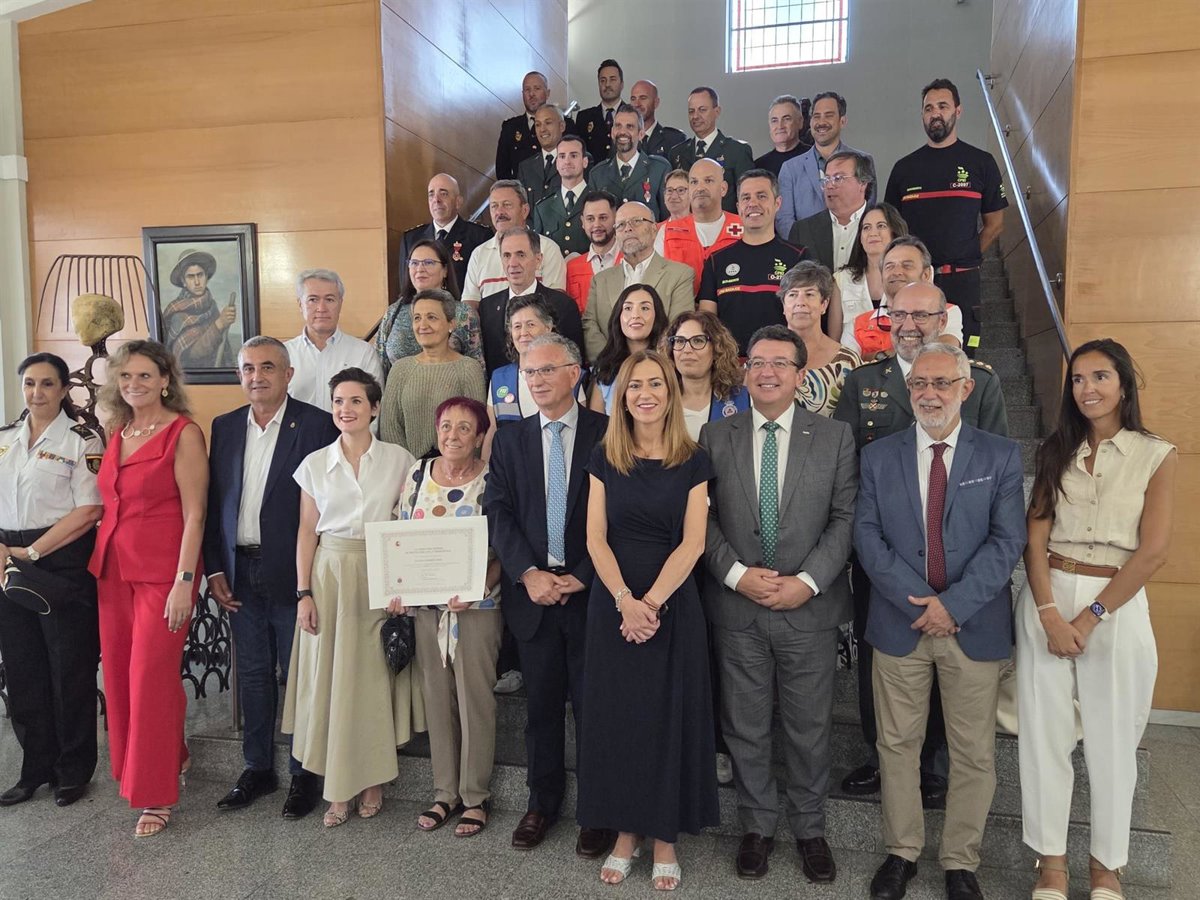 Cruz Roja o los bomberos del CPEI pacense que colaboraron en la dana, entre las Medallas al Mérito de Protección Civil