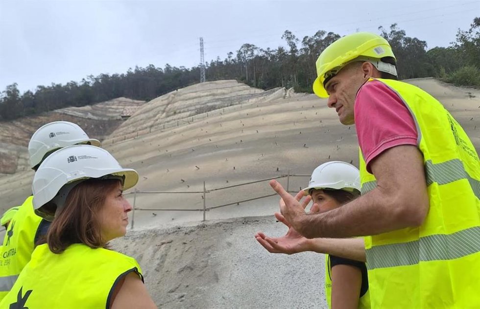 Adriana Lastra, visitando las obras