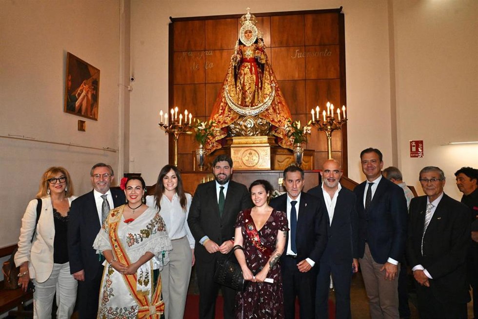 Acto de entrega de la imagen de la Virgen de la Fuensanta a la Casa Regional de Murcia en Barcelona