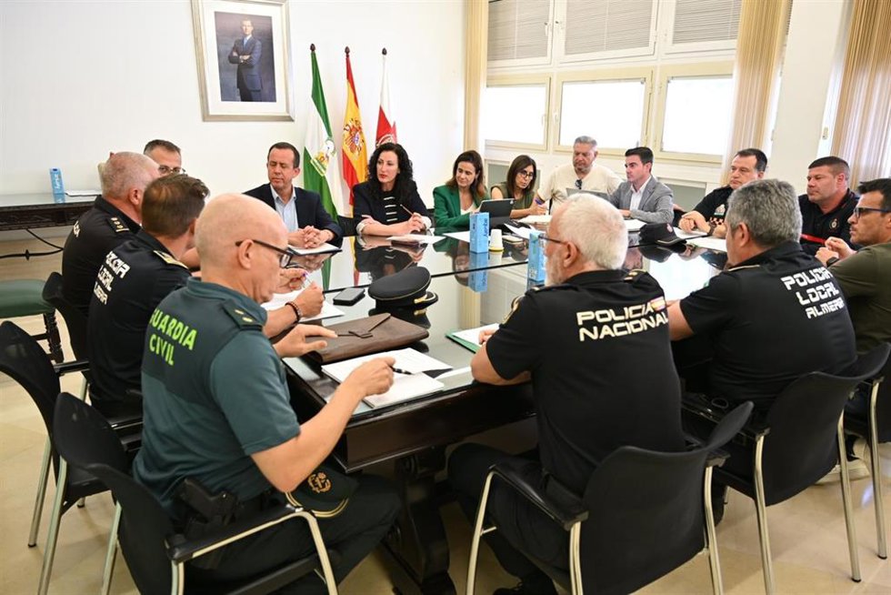 Reunión de la Junta Local de Seguridad de Almería para coordinar los dispositivos de la final del play-off de ascenso entre la UD Almería y el Málaga CF y de la noche de San Juan.