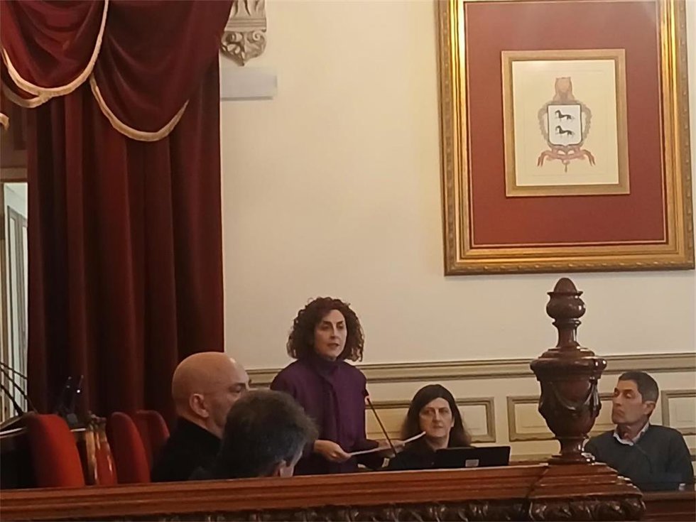 Archivo - La jeltzale Karmele Tubillaen el pleno en el que hizo efectiva su renuncia como alcaldesa de Santurtzi (Bizkaia)