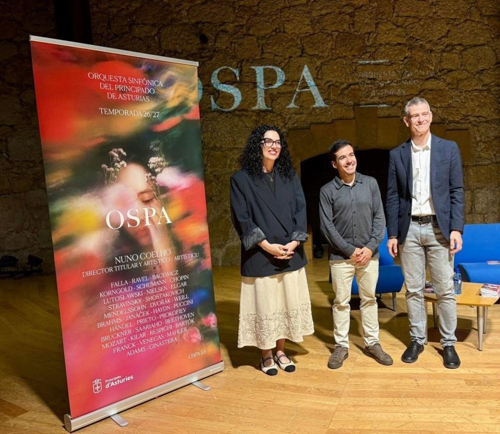 La Consejera De Cultura, Política Llingüística Y Deporte, Vanessa Gutiérrez, Junto Al Director Titular Y Artístico, Nuno Coelho, Y Su Gerente, Oriol Roch