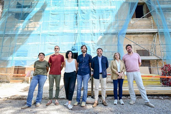 El regidor de Cultura, Javier Bonet, visita las obras de rehabilitación de Son Boter