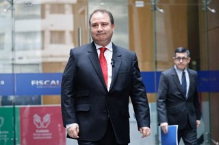 Santiago, 17 de junio de 2026.  El director del Servicio Nacional de Migraciones, Frank Sauerbaum llega a la Fiscalía Nacional para reunirse con Angel Valencia  Diego Martin/Aton Chile