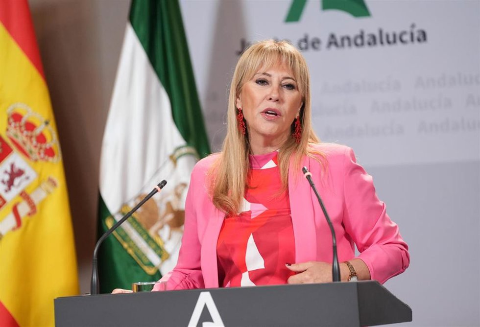 La consejera de Economía, Hacienda, Fondos Europeos y Diálogo Social de la Junta de Andalucía y portavoz del Gobierno en funciones, Carolina España, interviene en la rueda de prensa posterior a la reunión semanal del Consejo de Gobierno. 