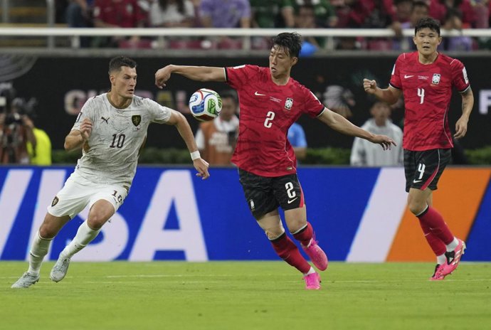 Patrick Schick y Lee Han-beom durante el Chequia-Corea del Sur del Mundial 2026