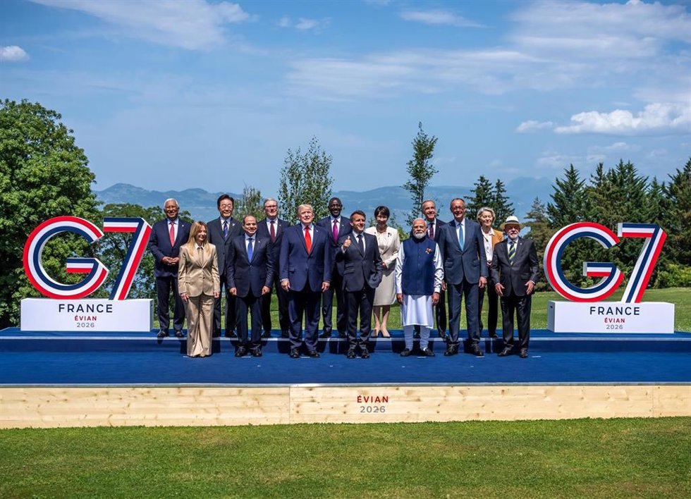 16 June 2026, France, Evian: (L-R) President of the European Council Antonio Costa, Italian Prime Minister Giorgia Meloni, South Korean President Lee Jae Myung, Egyptian President Abdel-Fattah El-Sisi, UK Prime Minister Keir Starmer, US President Donald T