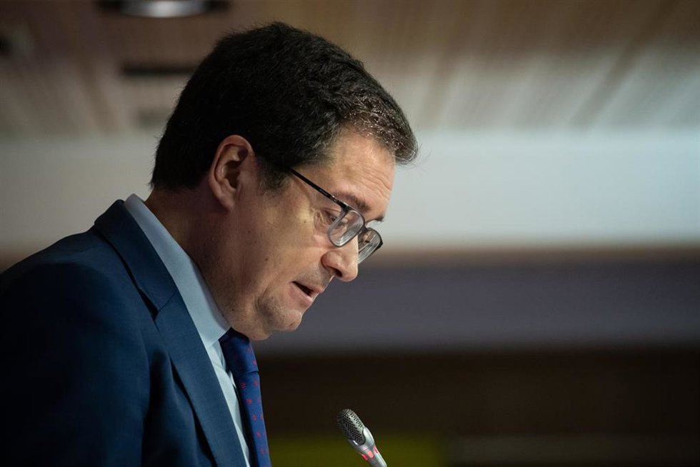 Archivo - El ministro para la Transformación Digital y de la Función Pública, Óscar López, durante la inauguración del acto 'Cómo proteger a los menores en las redes', en la Oficina de la Unión Europea en Madrid, a 24 de octubre de 2025, en Madrid (España
