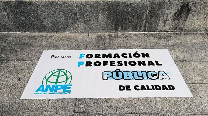 Un cartel de protesta de ANPE Asturias.