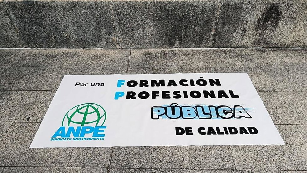 Un cartel de protesta de ANPE Asturias.