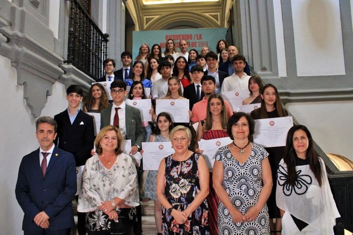 La Universidad de Sevilla premia a los estudiantes con mejores notas de la PAU