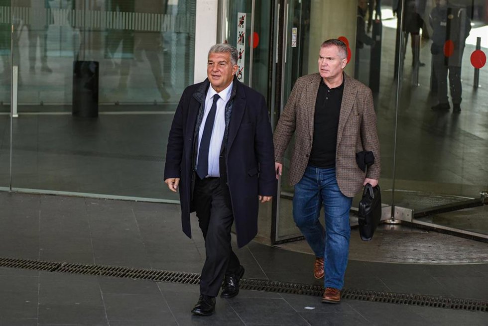 Archivo - El presidente del FC Barcelona, Joan Laporta, a su salida a la Ciutat de la Justicia, a 12 de diciembre de 2025, en Barcelona