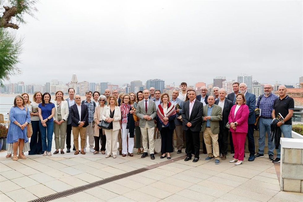 Representantes del Consejo Autonómico de Fundaciones del Principado de Asturias, en el Club de Regatas de Gijón.