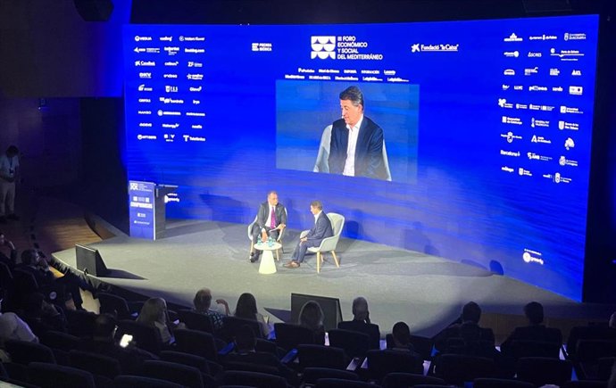 El presidente de Search & IA de Microsoft, Jordi Ribas, y el periodista Albert Sáez
