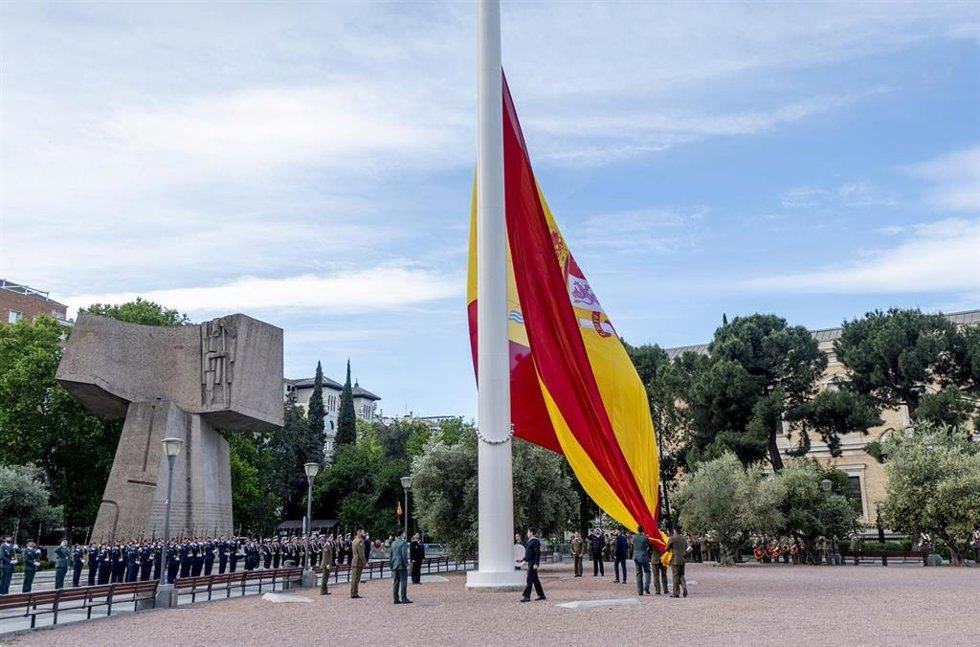 Archivo - Acto de izado solemne de bandera con motivo de la festividad de San Isidro, en los Jardines del Descubrimiento de la Plaza de Colón, a 15 de mayo de 2026, en Madrid (España).