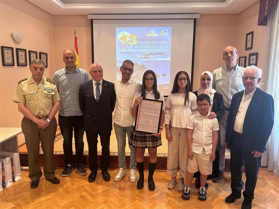 Safía Bellebna Boukech, alumna del colegio Santa Teresa de Calahorra, gana el concurso 'Carta a un militar español'